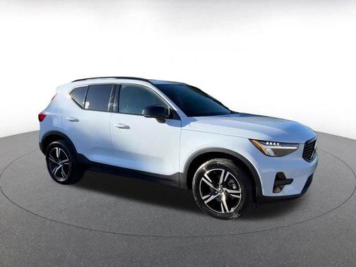 2024 Volvo XC40 CORE