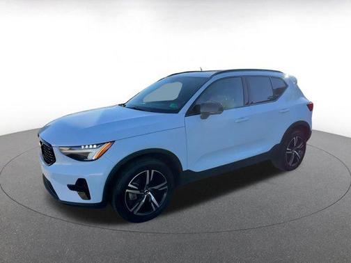 2024 Volvo XC40 CORE