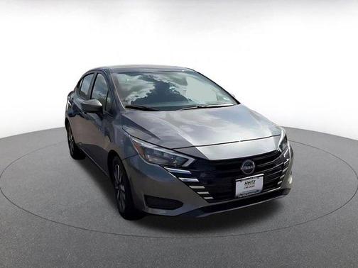 Gun Metallic 2025 Nissan Versa 1.6 SV