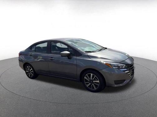 Gun Metallic 2025 Nissan Versa 1.6 SV