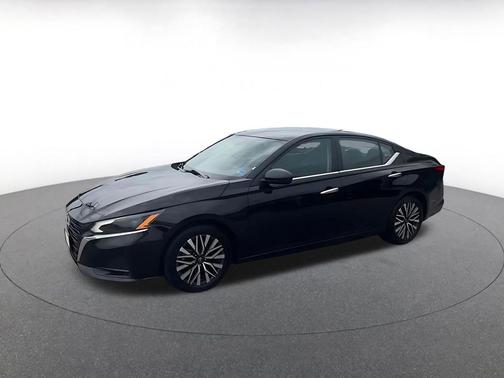 Super Black 2025 Nissan Altima SV FWD