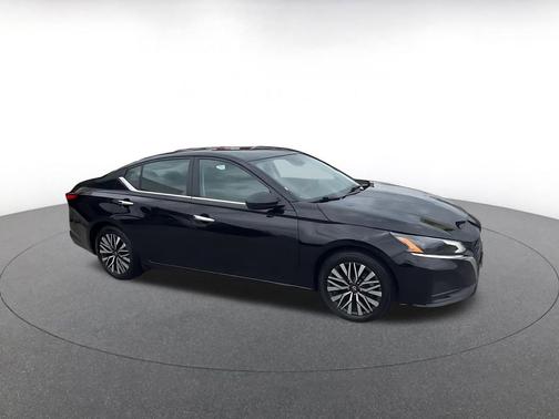 Super Black 2025 Nissan Altima SV FWD