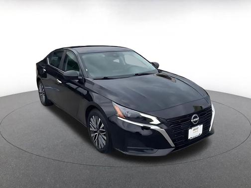 Super Black 2025 Nissan Altima SV FWD