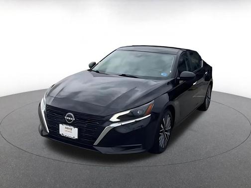 Super Black 2025 Nissan Altima SV FWD