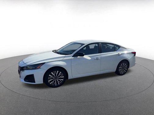 Glacier White 2025 Nissan Altima SV FWD