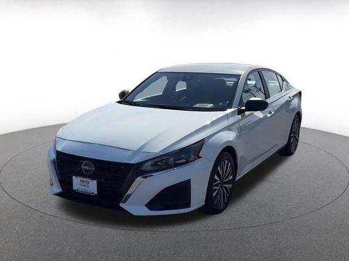 Glacier White 2025 Nissan Altima SV FWD
