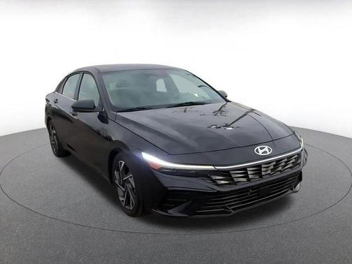 2025 Hyundai ELANTRA SEL