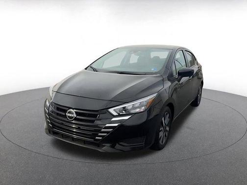 Super Black 2025 Nissan Versa 1.6 SV