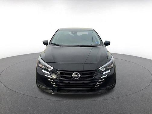 Super Black 2025 Nissan Versa 1.6 SV