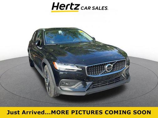 2025 Volvo V60 Cross Country B5 Plus