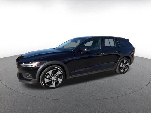 2025 Volvo V60 Cross Country B5 Plus