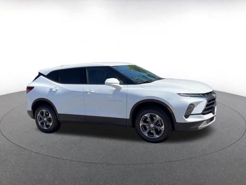 Summit White 2025 Chevrolet Blazer 2LT