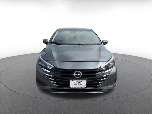 Gun Metallic 2025 Nissan Versa 1.6 SV