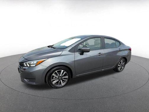 Gun Metallic 2025 Nissan Versa 1.6 SV