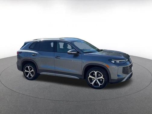 Platinum Gray Metallic 2026 Volkswagen Tiguan 2.0T SE