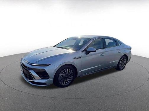 Aero Silver 2025 Hyundai SONATA Hybrid SE