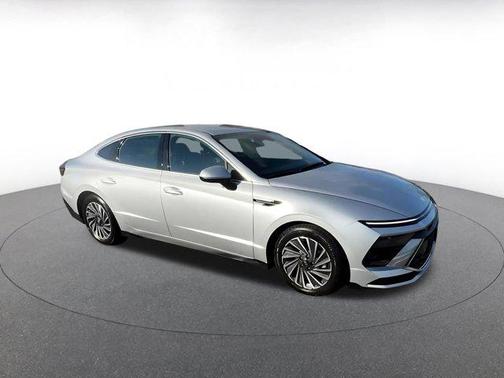 Aero Silver 2025 Hyundai SONATA Hybrid SE