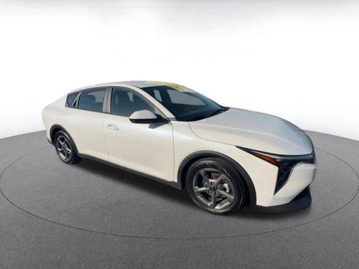 Snow White Pearl 2025 Kia K4 LXS