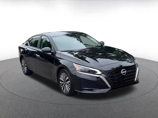 Super Black 2025 Nissan Altima SV FWD