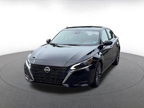 Super Black 2025 Nissan Altima SV FWD