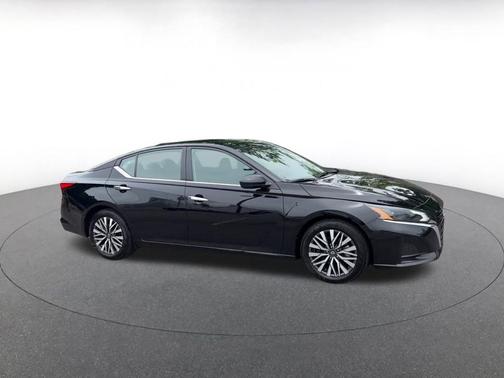 Super Black 2025 Nissan Altima SV FWD