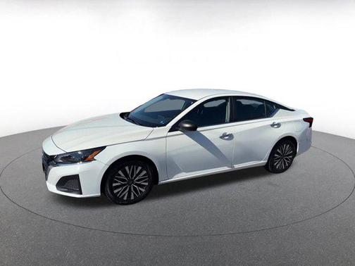 Glacier White 2025 Nissan Altima SV FWD