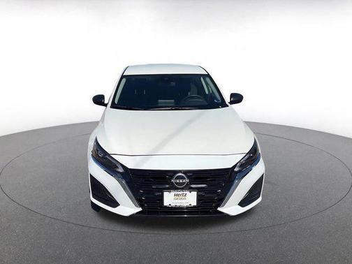 Glacier White 2025 Nissan Altima SV FWD