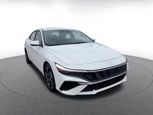 2025 Hyundai ELANTRA SEL