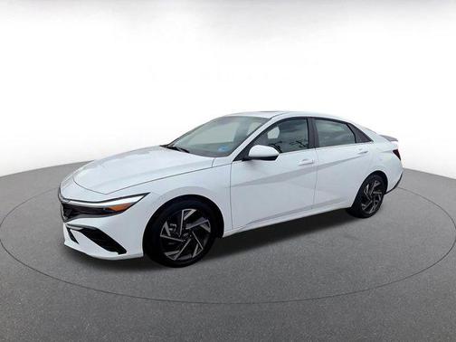 2025 Hyundai ELANTRA SEL