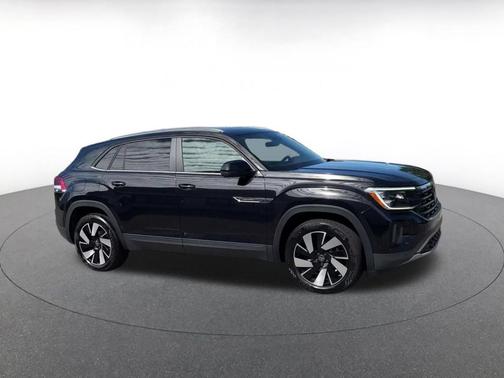 Deep Black Pearl 2026 Volkswagen Atlas Cross Sport 2.0T SE w/Technology