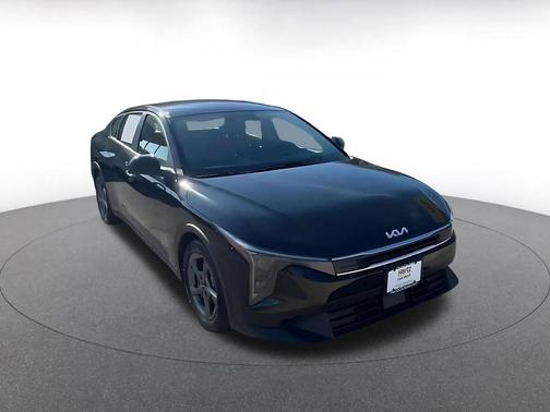 Aurora Black Pearl 2025 Kia K4 LXS