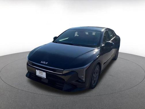 Aurora Black Pearl 2025 Kia K4 LXS
