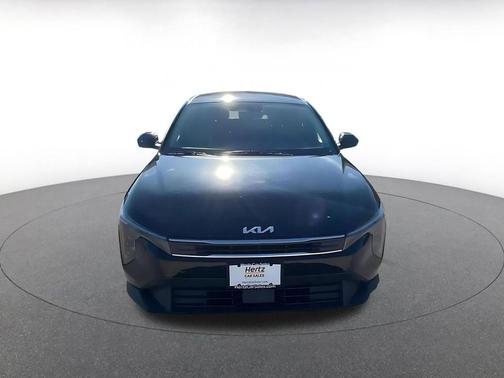 Aurora Black Pearl 2025 Kia K4 LXS