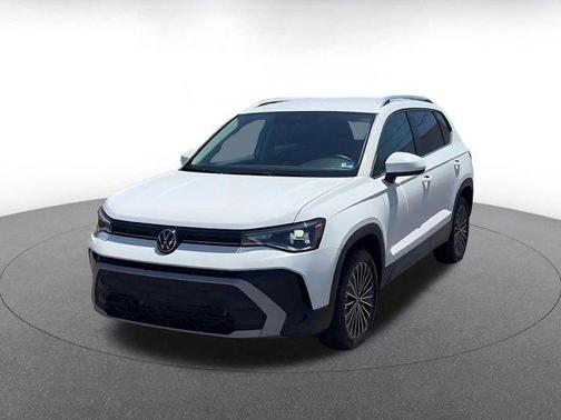 Pure White 2025 Volkswagen Taos 1.5T SE