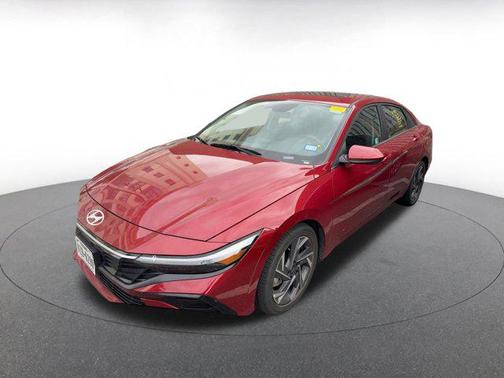 2025 Hyundai ELANTRA SEL