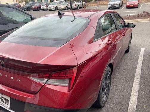 2025 Hyundai ELANTRA SEL