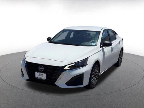 Glacier White 2025 Nissan Altima SV FWD