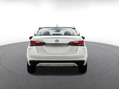 Brilliant Silver Metallic 2025 Nissan Versa 1.6 SV