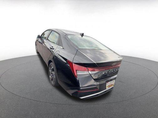 2025 Hyundai ELANTRA SEL