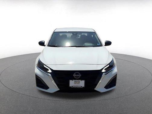 Glacier White 2025 Nissan Altima SV FWD
