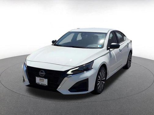Glacier White 2025 Nissan Altima SV FWD