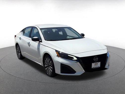Glacier White 2025 Nissan Altima SV FWD