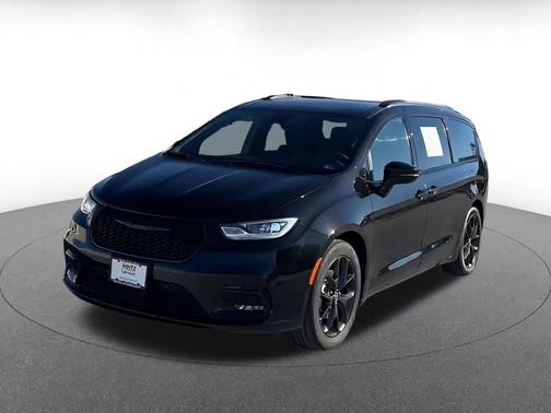 Diamond Black Crystal Pearlcoat 2025 Chrysler Pacifica Limited