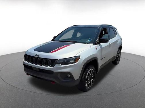 Silver Zynith Metallic Clearcoat 2025 Jeep Compass Trailhawk