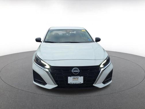 Glacier White 2025 Nissan Altima SV FWD