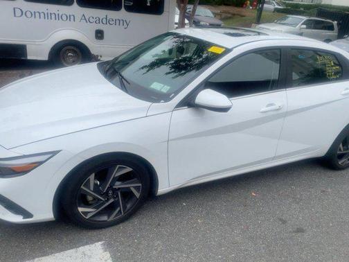 2025 Hyundai ELANTRA SEL
