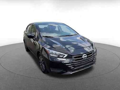 Super Black 2025 Nissan Versa 1.6 SV