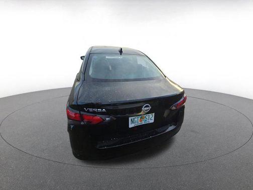 Super Black 2025 Nissan Versa 1.6 SV