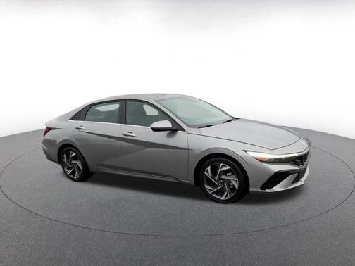 2025 Hyundai ELANTRA SEL