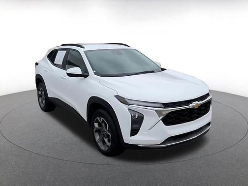 Summit White 2025 Chevrolet Trax LT